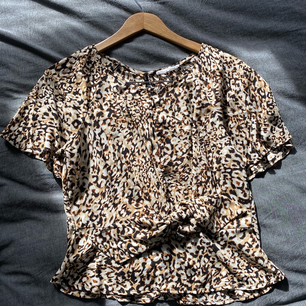 Leopard Print Tie Front Blouse sz M